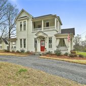1910 Queen Anne Farmhouse