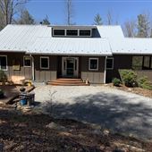 Open Plan Quiet House in the Woods