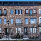 Exquisite Savannah Brick Townhouse steps from Riverwalk