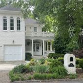 Welcoming Southern Charmer