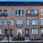 Exquisite Savannah Brick Townhouse steps from Riverwalk