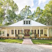 MODERN FARMHOUSE 5 MINUTES FROM DOWNTOWN ALPHARETTA