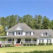 Charming Farmhouse on 2 Acres in Milton