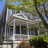 1893 Queen Anne Victorian Home With Chef Kitchen