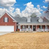Charming Cape Cod Ranch Style Home With Salt Water Pool!