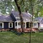 Long gravel drive, private pond/small lake in Milton