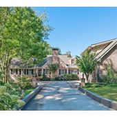 Traditional Peachtree Dunwoody estate