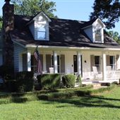 Charming Farmhouse & Barn