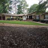 Lakefront Home Just 20 min. from Atlanta Airport