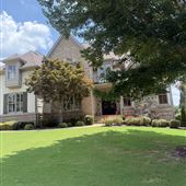 Suburban Marietta home w/Pool