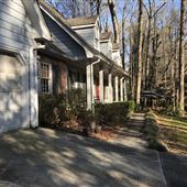 Woodsy Cape Cod home in Dunwoody