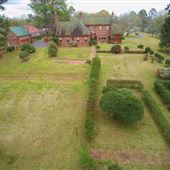 Fort Valley Home looks like English Countryside