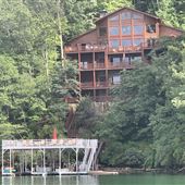 Large 7 Bedroom Pine Lake Cabin