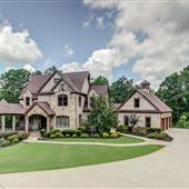 Nina's Home in Canton