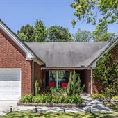 Hidden 💎 w/open floor plan/12 ft Island