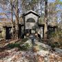 Casa Di Matassa - 17 acres of Wooded Tree Canopy 1/4 mile long driveway to Nature Loving Paradise with barn, horse stables & pasture