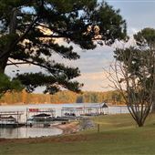 The Lodge - A vintage lake house on Lake Lanier