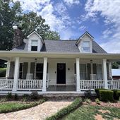Charming Farmhouse & Barn on 4 acres