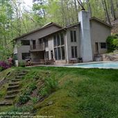 Vintage 70's home with mountain and creek setting, pool - located in Atlanta