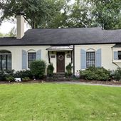 1940 Creekside Cottage-Large Yard