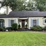 1940 Creekside Cottage-Large Yard