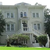 Victorian Italianate Home in Chateau Elan