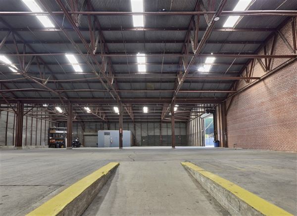 Ambient+Studio: Industrial Warehouse with Studio Space