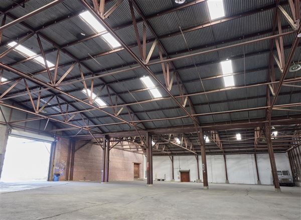 Ambient+Studio: Industrial Warehouse with Studio Space