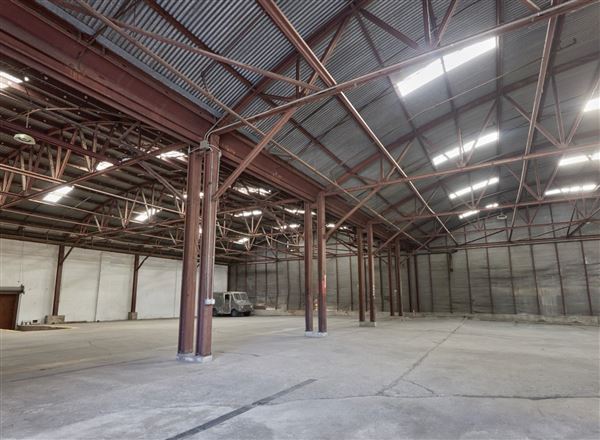 Ambient+Studio: Industrial Warehouse with Studio Space