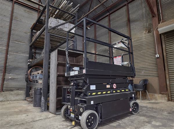 Ambient+Studio: Industrial Warehouse with Studio Space