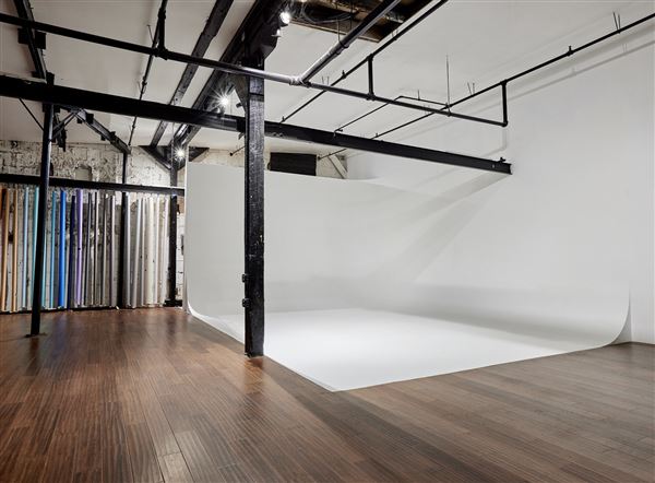 Ambient+Studio: Industrial Warehouse with Studio Space